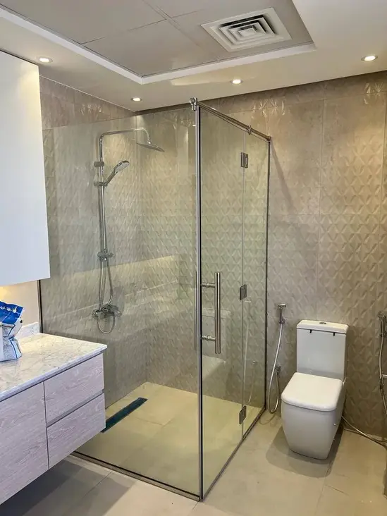 Shower glass enclosure, staircase glass railing and tempered glass installation in Dubai UAE | زجاج شاور ودرابزين زجاجي في دبي