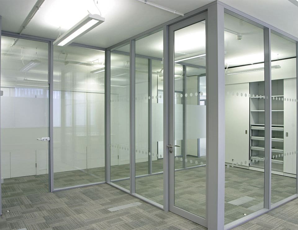 Aluminum Framed Glass Office Partition Installation in UAE - قواطع زجاج بإطار ألمنيوم