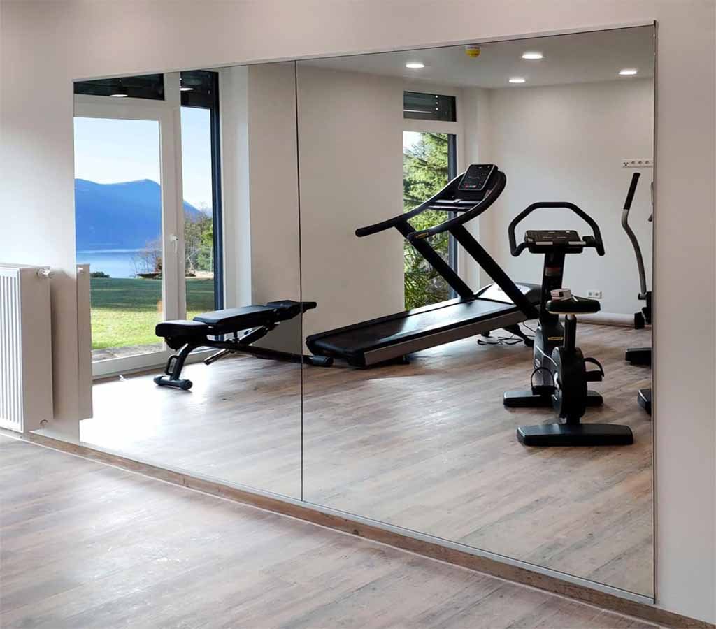 Large wall-to-wall gym mirror panels Dubai UAE | مرآة جيم كبيرة من الحائط للحائط